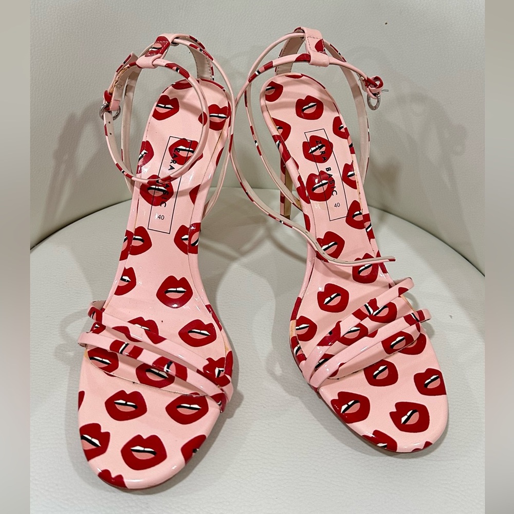 Zara Pink Lip Print Sandals